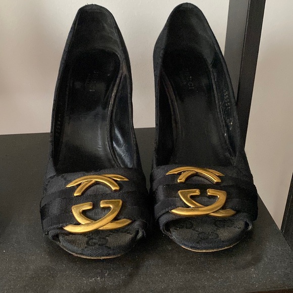 Gucci Shoes - ‼️Authentic Gucci shoes with gold Gucci emblem‼️